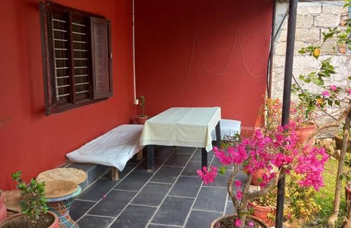 Pokhara House | Cozy Dolma Homestay: Family and Pet Friendly Retreat