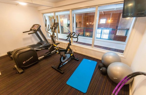 Hitra Hotel | Relaxing Dolmsundet Hotell Hitra: Pet Friendly & Family Fun