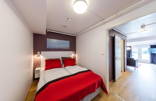 Hitra Hotel | Relaxing Dolmsundet Hotell Hitra: Pet Friendly & Family Fun