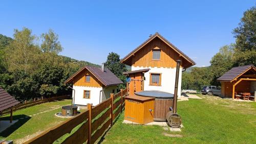 Haligovce Ski Chalet | Pet-Friendly Retreat at Dolná chata u Bratríkov - 9.3/10
