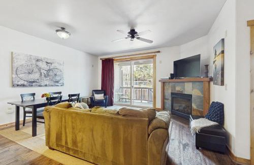 Truckee Apartment | Discover Dolomite Delight: Family-Friendly Pool & Hot Tub