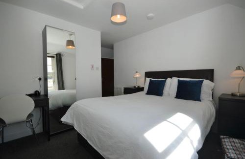 Tobermory House | Family-Friendly Dolphin Apartment with Great Amenities