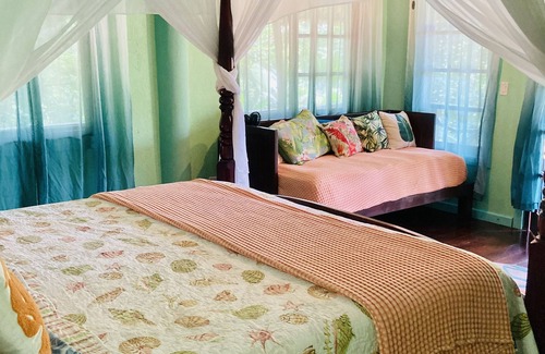 Bocatorito Bed & Breakfast | Tranquil Dolphin Bay Hideaway: Pool, Spa & Ocean Views