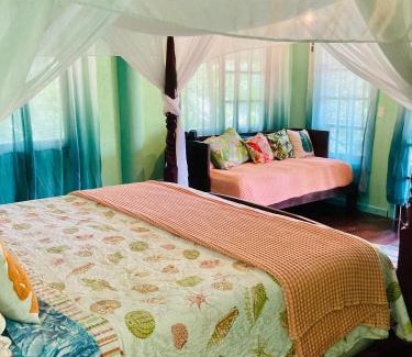 Bocatorito Bed & Breakfast | Discover Dolphin Bay Hideaway: 4-Star Oasis with Pool & Hot Tub