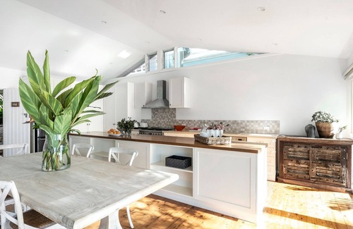 Whale Beach House | Stunning Dolphin Bay Oceanfront with Spectacular Amenities