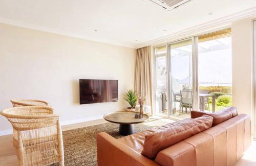 Bloubergstrand Apartment | Beachfront Bliss: Dolphin Beach E4 Cabana for 4 Guests