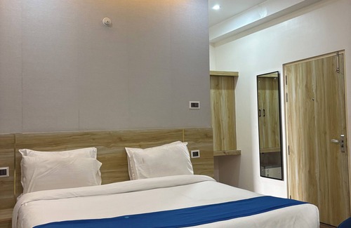 Bara Banki Hotel | Family-Friendly Stays at Dolphin Club for Memorable Trips