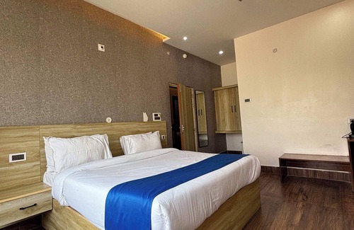 Bara Banki Hotel | Family-Friendly Stays at Dolphin Club for Memorable Trips