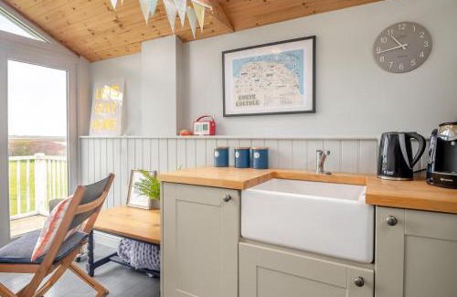 Burnham Deepdale House | Pet-Friendly Dolphin Cottage at Brancaster Staithe