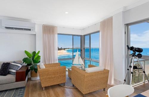 The Entrance Apartment | Elegant Dolphin Court Penthouse with Family-Friendly Amenities