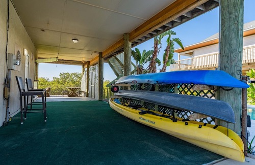 St. Augustine House | Unforgettable Dolphin Cove: Waterfront Home with Kayaks