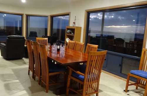 Wright House | Pet-Friendly Dolphin Eco Retreat with 5 Bedrooms in Venus Bay