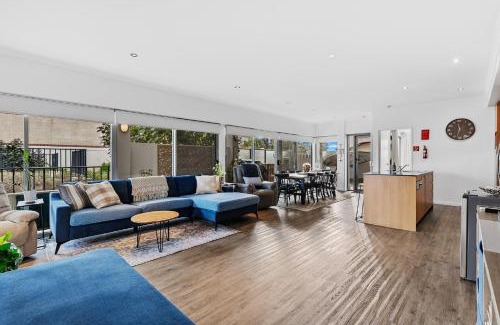 Mandurah Apartment | Dolphin Harbour Haven-family Friendly-canal Front