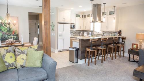Seawalk Circle House | Family-Friendly Dolphin House with Top Amenities Awaiting You