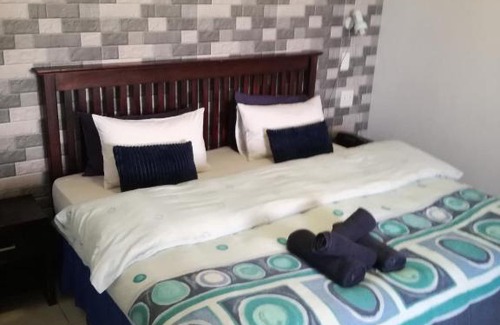 Athlone Bed & Breakfast | Elegant Dolphin Point B&B: Top-Rated with Pool & Breakfast