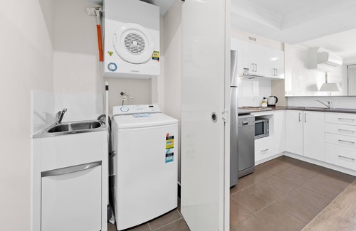 Mandurah Apartment | Oceanfront Dolphin Quay Apartments: 4-Star Guest Rated Retreat