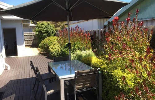 Augusta House | Cozy Dolphin Shores by the Blackwood River with Ocean Views