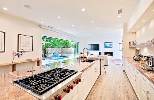 La Jolla Shores House | Experience Dolphin Sunset: Oceanfront Oasis in La Jolla