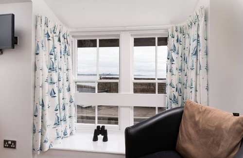 Chysauster Hotel | Discover Dolphin Tavern: Family-Friendly with Breakfast Included
