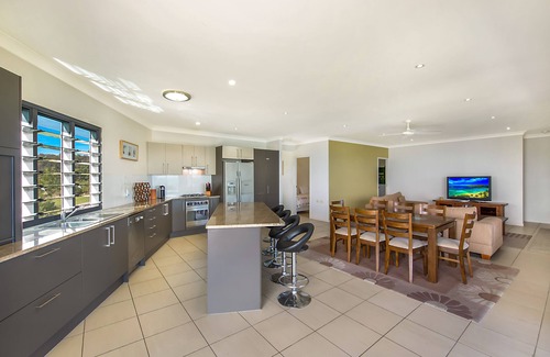 Brisbane Waterfront Apartment | Exceptional Dolphin View Apartments with Pool & Breakfast