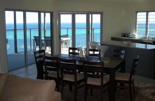 Brisbane Waterfront Apartment | Exceptional Dolphin View Apartments with Pool & Breakfast