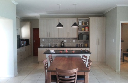 Jeffreys Bay House | Serene Dolphin View Guesthouse: 9.6/10 & Poolside Bliss
