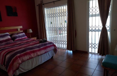 Margate Beach Apartment | Oceanfront Dolphin View Margate: Family-Friendly Escape