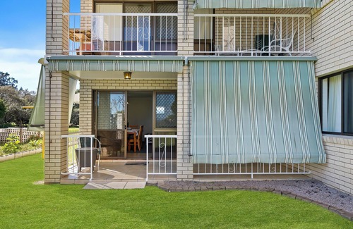 Bongaree House | Unforgettable Dolphin View with Breakfast & Family Amenities
