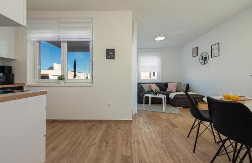 Kolan Apartment | Beachfront Dolphin View with Pool and Ocean Access