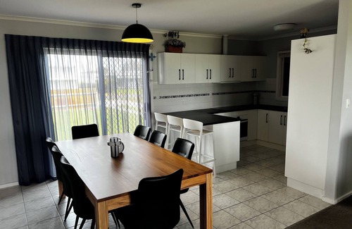 Cape Jaffa House | Dolphin Views@ Limestone coast Cape Jaffa Pet friendly. Boat parking Beach Front