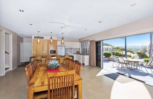 Dolphin Point House | Stunning Family Getaway with Breathtaking Ocean Views