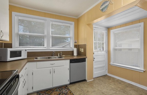 Southeast Pensacola House | Dog-Friendly Dolphina House: Oceanfront Retreat Near Beach
