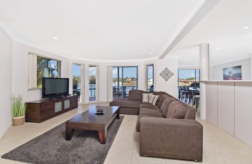 Port Macquarie Apartment | Discover Villa On The Port Macquarie Waterways - 9.4/10 Rated