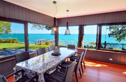 Amity Point House | Unforgettable Dolphins at Sunset - 4-Star Family Retreat