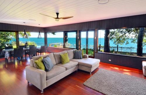 Amity Point House | Unforgettable Dolphins at Sunset - 4-Star Family Retreat