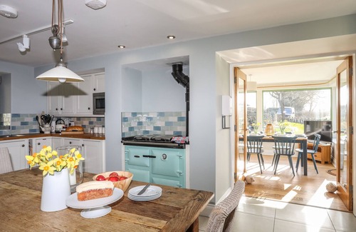 Brynsiencyn Cottage | Relax at DOLWAENYDD: Pet-Friendly Retreat with Hot Tub