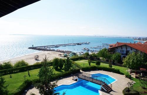 Sveti Vlas Apartment | Cozy Dom-El Real Apartments with Ocean Views in Sveti Vlas