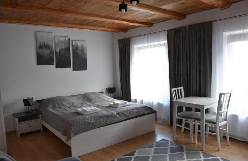 Komarno House | Top-Rated Dom Gościnny Grzęda with Breakfast & Family Amenities