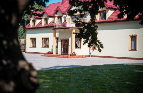 gmina Sianow House | Guest Rated 10/10 at Dom Gościnny Liść Dębu with Kitchen