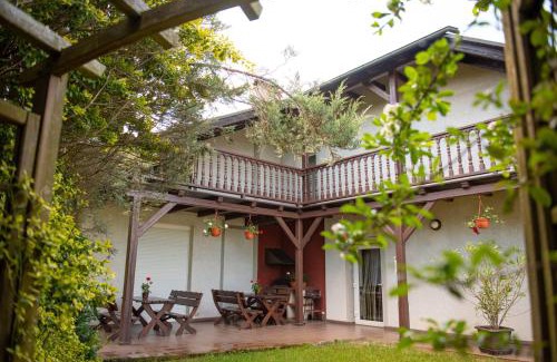 Zbaszyn House | Discover Dom Gościnny Pod Akacjami: Family-Friendly Retreat