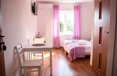 Zbaszyn House | Discover Dom Gościnny Pod Akacjami: Family-Friendly Retreat