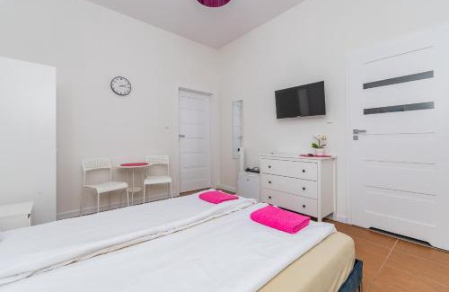 Stegna Bed & Breakfast | Discover Dom Goscinny Luna: Oceanfront Oasis for Families
