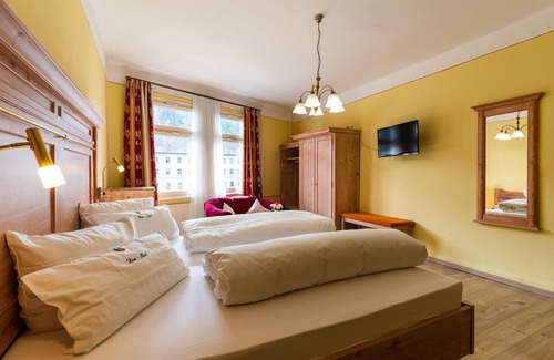 St. Blasien Hotel | Discover Comfort at Dom Hotel with Family-Friendly Amenities