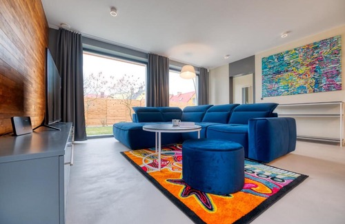 Leba Villa | Eco-Friendly Dom Jednorodzinny: 4-Star Retreat with Hot Tub