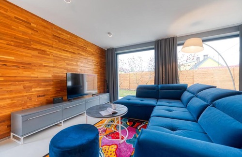 Leba Villa | Eco-Friendly Dom Jednorodzinny: 4-Star Retreat with Hot Tub
