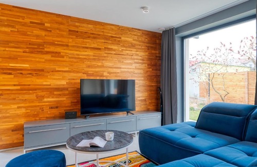 Leba Villa | Eco-Friendly Dom Jednorodzinny: 4-Star Retreat with Hot Tub
