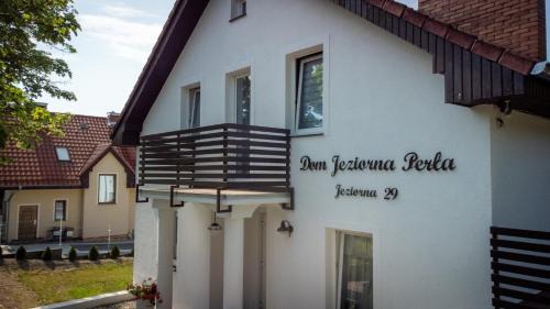 Osno Lubuskie Villa | Oceanfront Escape at Dom Jeziorna Perla - Rated 9.4/10!