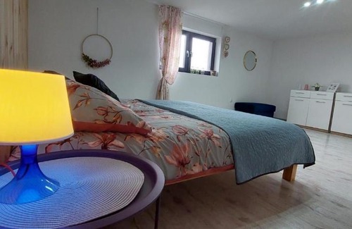 Siemiany Apartment | Discover Siemiany: Pet-Friendly Retreat with Ocean View