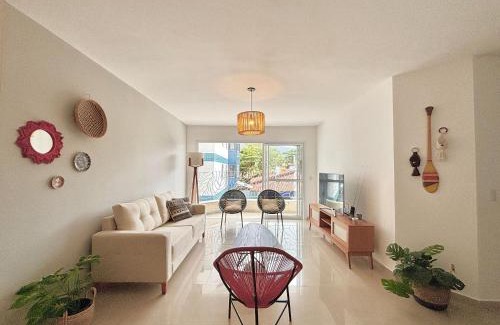 Barra da Lagoa Apartment | Relax at Dom Lucas Itaguá: Family-Friendly with Pool