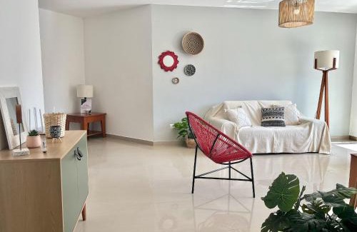 Barra da Lagoa Apartment | Relax at Dom Lucas Itaguá: Family-Friendly with Pool